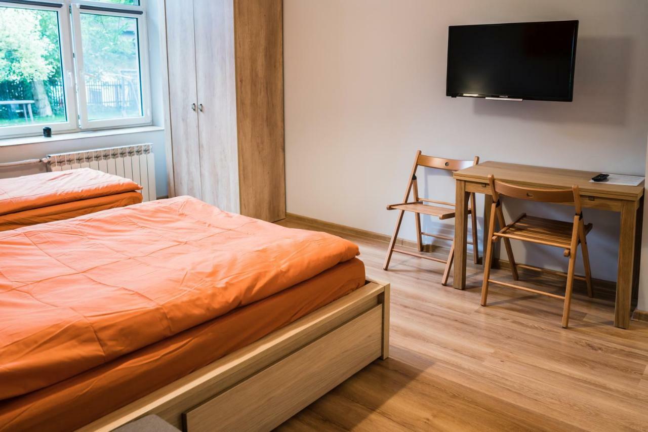Hostel Pod Roza Zator Εξωτερικό φωτογραφία